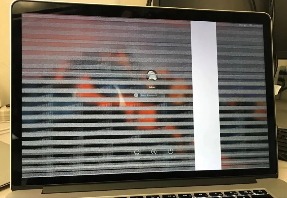 Laptop Bị Sọc Màn Hình: Nguy Hiểm Không? Nên Sửa, Thay Hay Mua Mới?