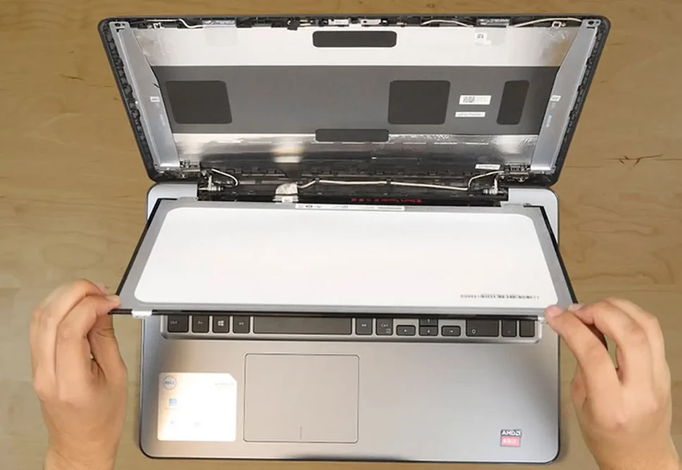 Màn Hình Laptop Bị Vỡ: 5 Dấu Hiệu Phải Thay Gấp & Cách Giảm Chi Phí